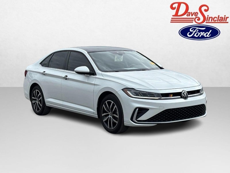 2025 Volkswagen Jetta SE Auto