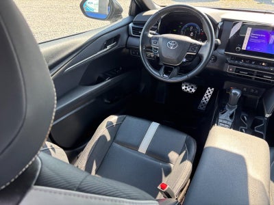 2025 Toyota Camry SE (Natl)