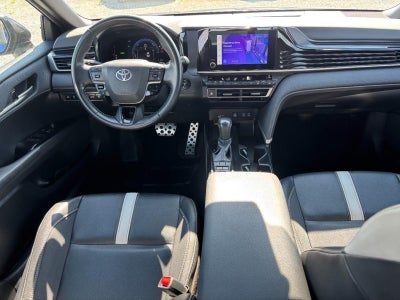 2025 Toyota Camry SE (Natl)