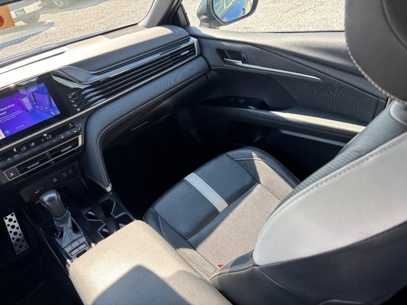 2025 Toyota Camry SE (Natl)