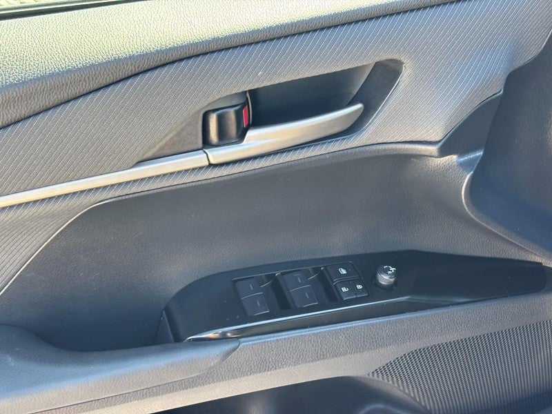 2025 Toyota Camry SE (Natl)