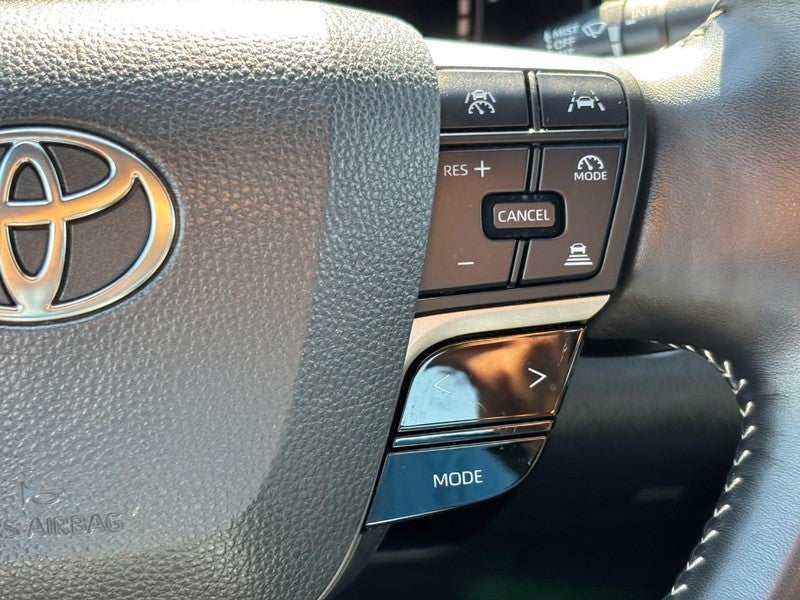 2025 Toyota Camry SE (Natl)