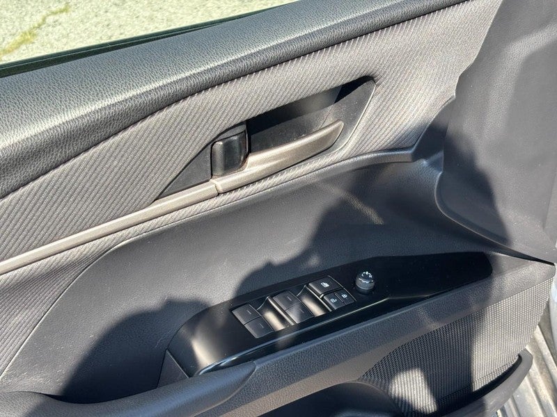 2025 Toyota Camry SE (Natl)