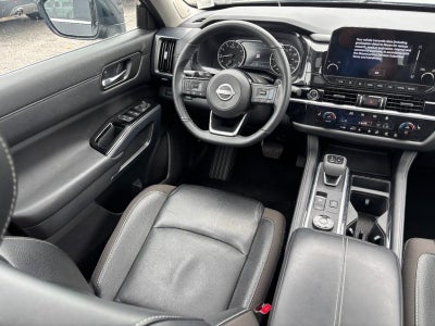 2023 Nissan Pathfinder SL 4WD