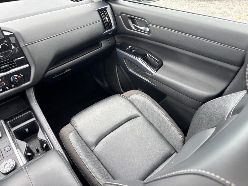 2023 Nissan Pathfinder SL 4WD