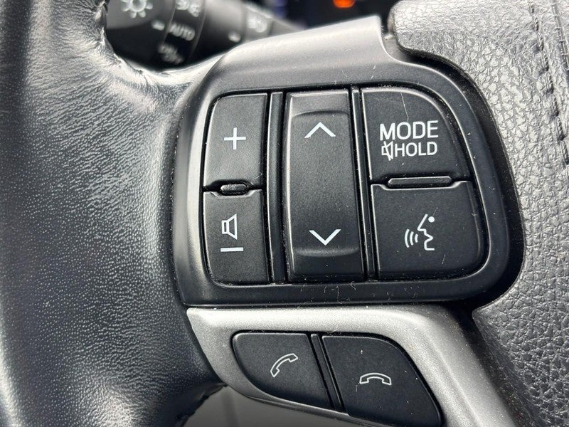 2017 Toyota Highlander LE V6 AWD (Natl)