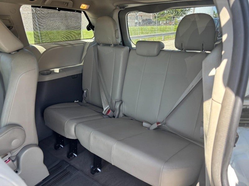 2014 Toyota Sienna 5dr 8-Pass Van V6 XLE FWD (Natl)