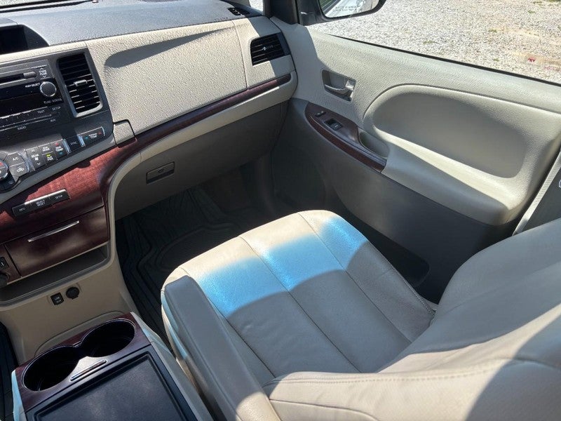 2014 Toyota Sienna 5dr 8-Pass Van V6 XLE FWD (Natl)