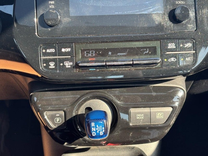 2017 Toyota Prius Two (Natl)