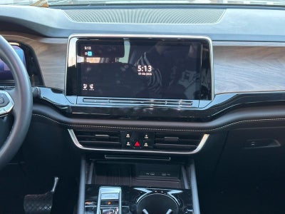 2025 Volkswagen Atlas 2.0T SE w/Technology 4MOTION