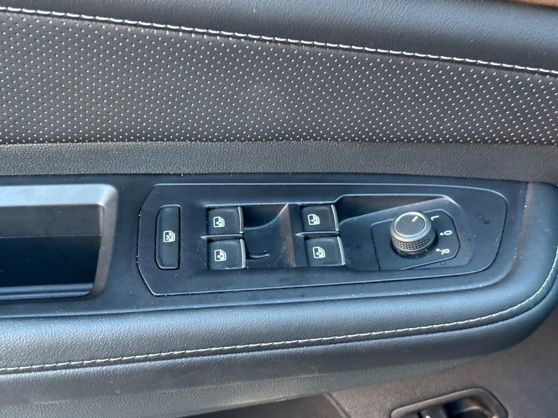 2025 Volkswagen Atlas 2.0T SE w/Technology 4MOTION