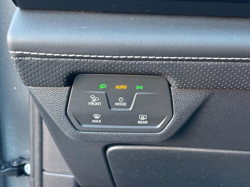 2025 Volkswagen Atlas 2.0T SE w/Technology 4MOTION