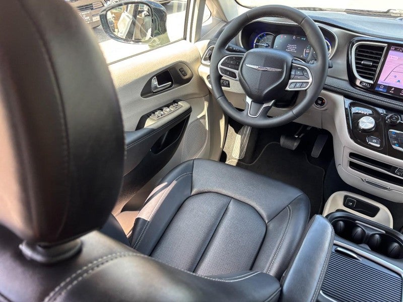 2024 Chrysler Pacifica Hybrid Select FWD