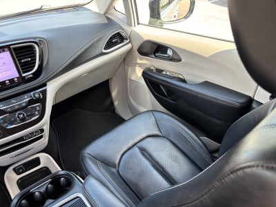 2024 Chrysler Pacifica Hybrid Select FWD