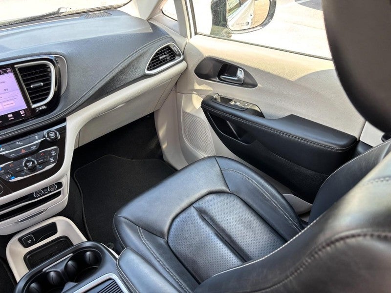 2024 Chrysler Pacifica Hybrid Select FWD