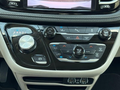 2024 Chrysler Pacifica Hybrid Select FWD