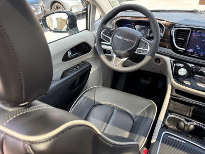 2024 Chrysler Pacifica Limited AWD