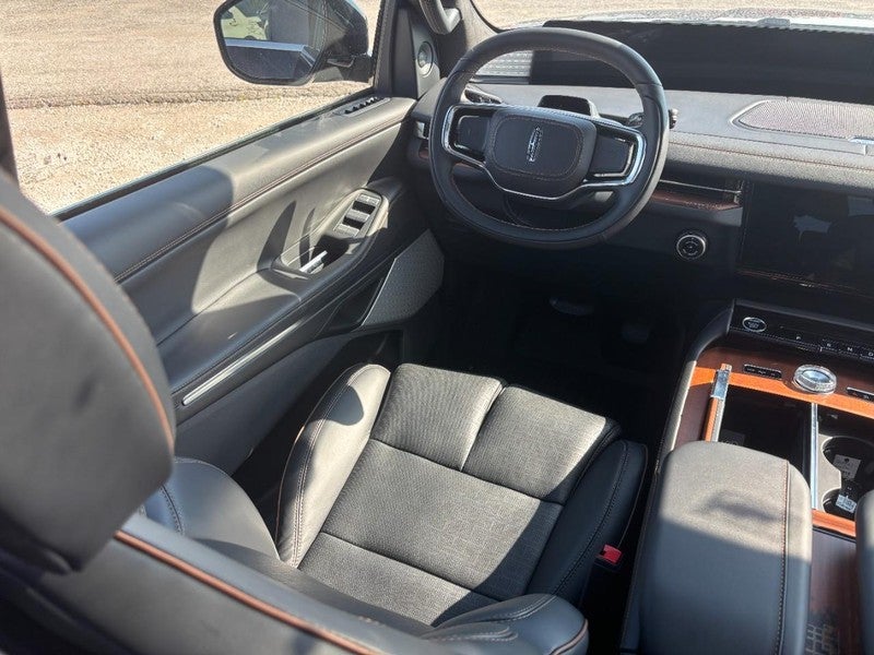 2027 Lincoln Navigator Black Label 4x4