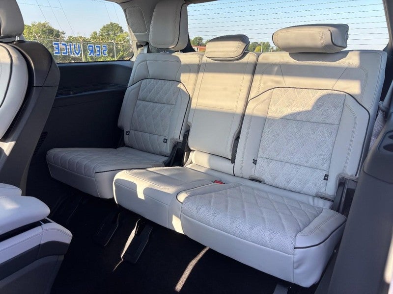 2027 Lincoln Navigator Black Label 4x4