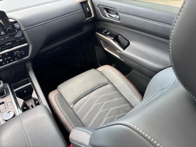 2025 Nissan Pathfinder Platinum 4WD