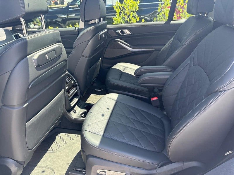 2025 BMW X7 xDrive40i Sports Activity Vehicle