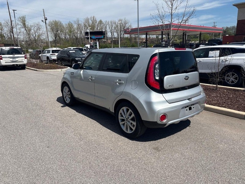 2017 Kia Soul + Auto