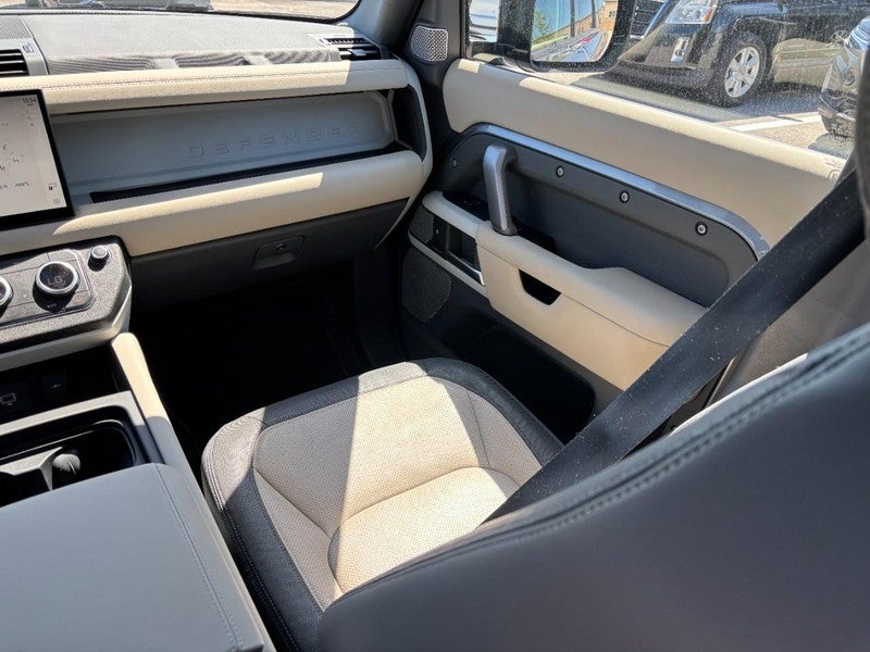 2024 Land Rover Defender 130 P400 X-Dynamic SE