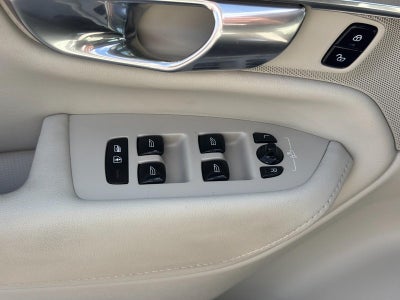 2023 Volvo XC90 B5 AWD Core 7P