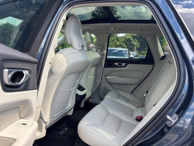 2024 Volvo XC60 B5 AWD Ultimate Dark Theme