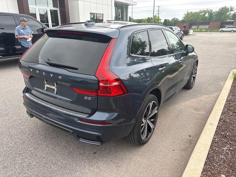 2024 Volvo XC60 B5 AWD Ultimate Dark Theme