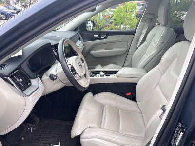 2024 Volvo XC60 B5 AWD Ultimate Dark Theme