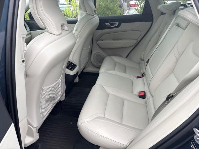 2024 Volvo XC60 B5 AWD Ultimate Dark Theme