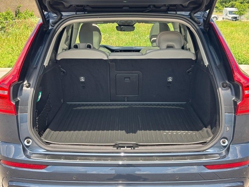2024 Volvo XC60 B5 AWD Ultimate Dark Theme