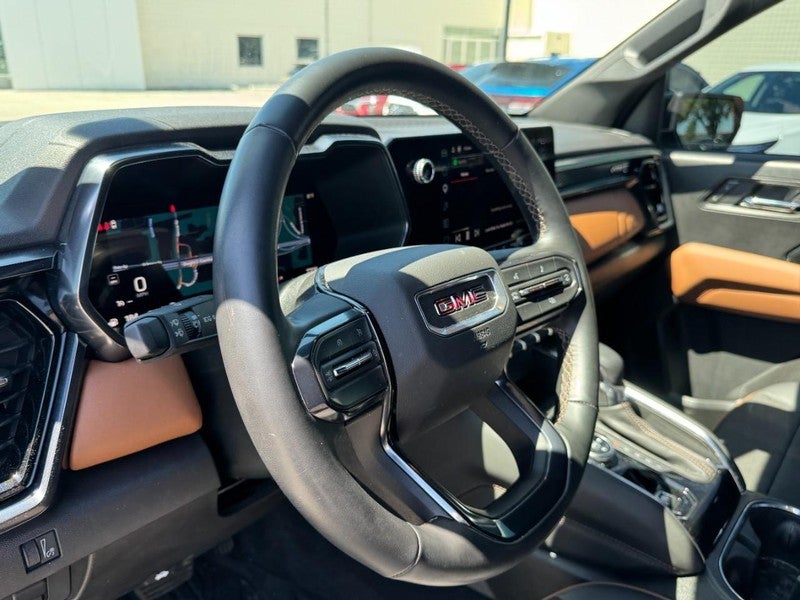 2025 GMC Canyon 4WD Crew Cab AT4