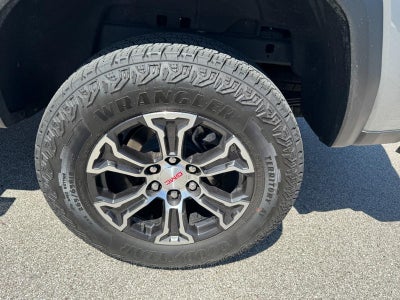 2025 GMC Canyon 4WD Crew Cab AT4