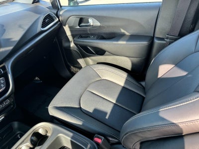 2025 Chrysler Pacifica Select FWD