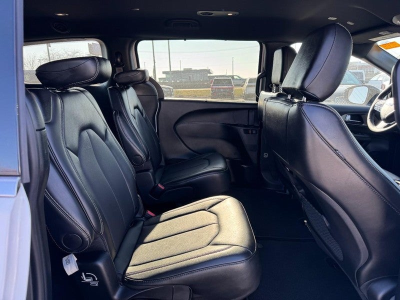 2025 Chrysler Pacifica Select FWD