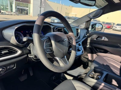 2025 Chrysler Pacifica Select FWD
