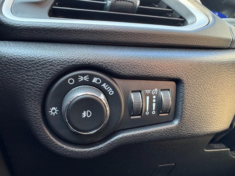 2025 Chrysler Pacifica Select FWD