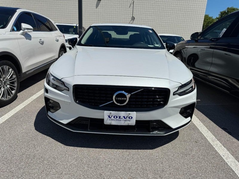 2022 Volvo S60 B5 FWD Momentum