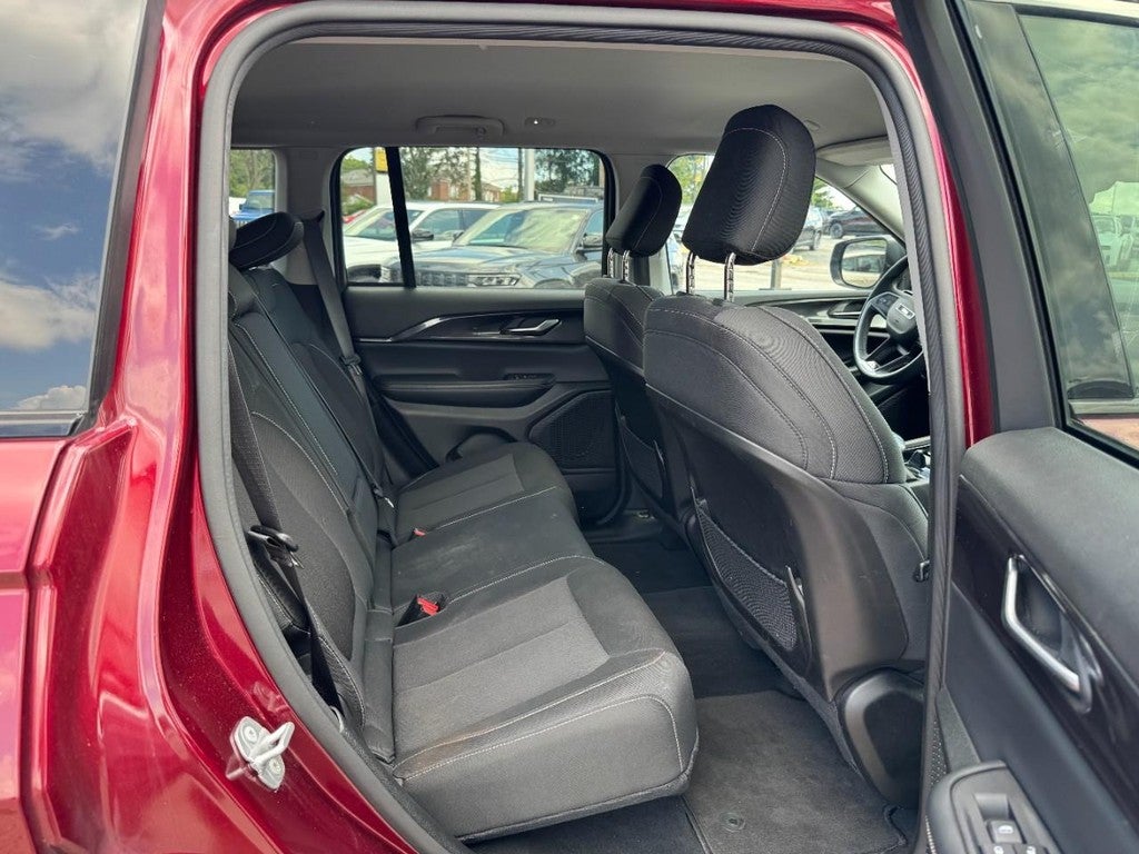 2023 Jeep Grand Cherokee Laredo 4x4