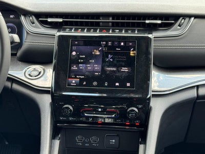 2023 Jeep Grand Cherokee Laredo 4x4