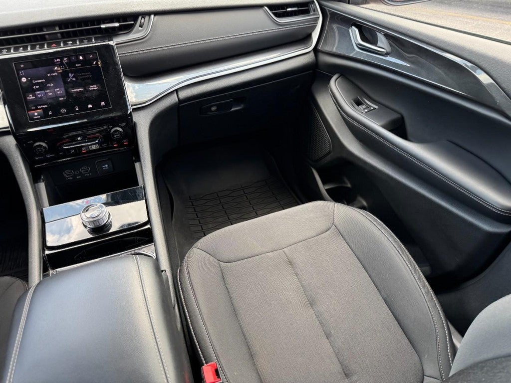 2023 Jeep Grand Cherokee Laredo 4x4