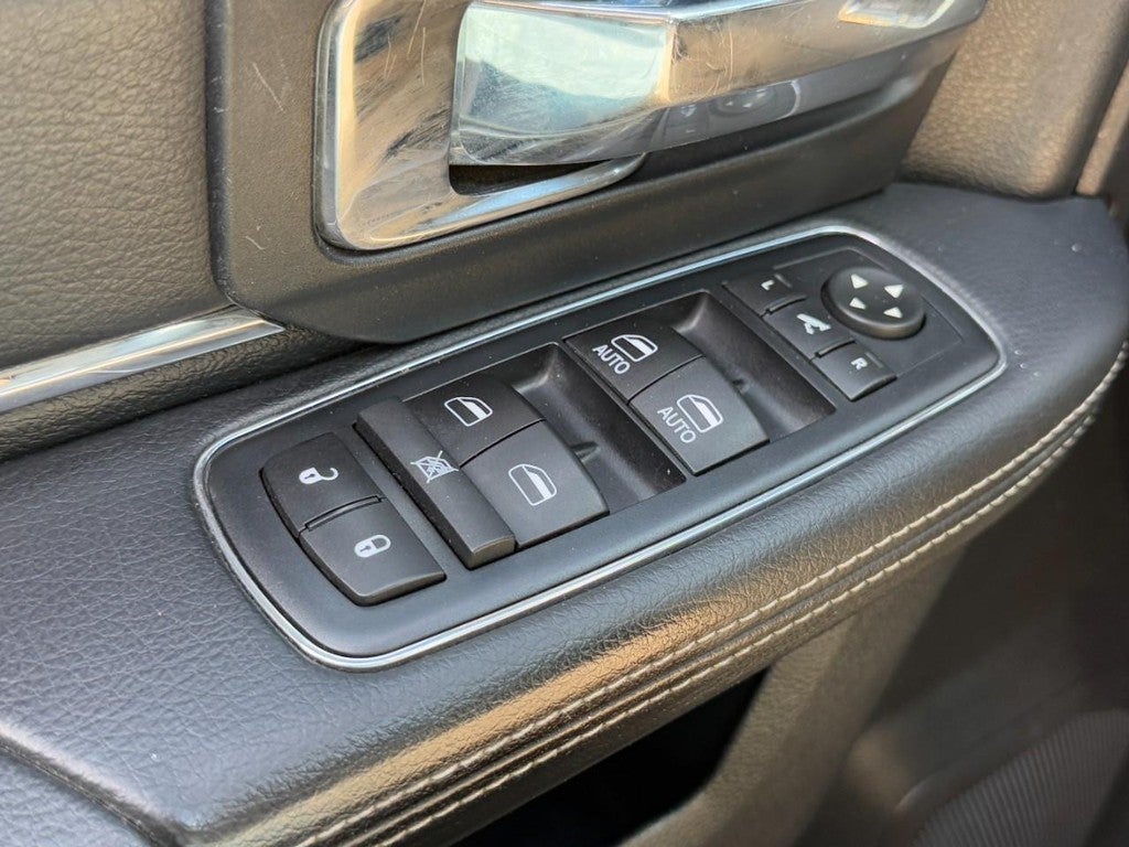 2017 RAM 1500 Laramie 4x4 Crew Cab 5'7" Box