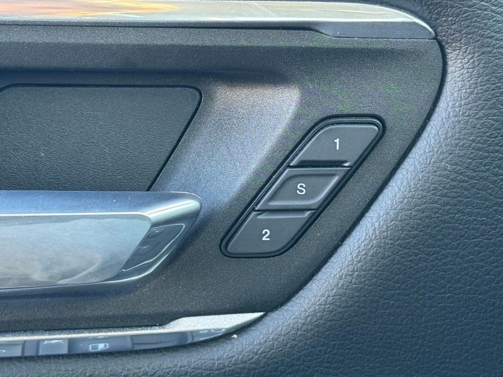 2022 RAM 1500 Laramie 4x4 Crew Cab 5'7" Box