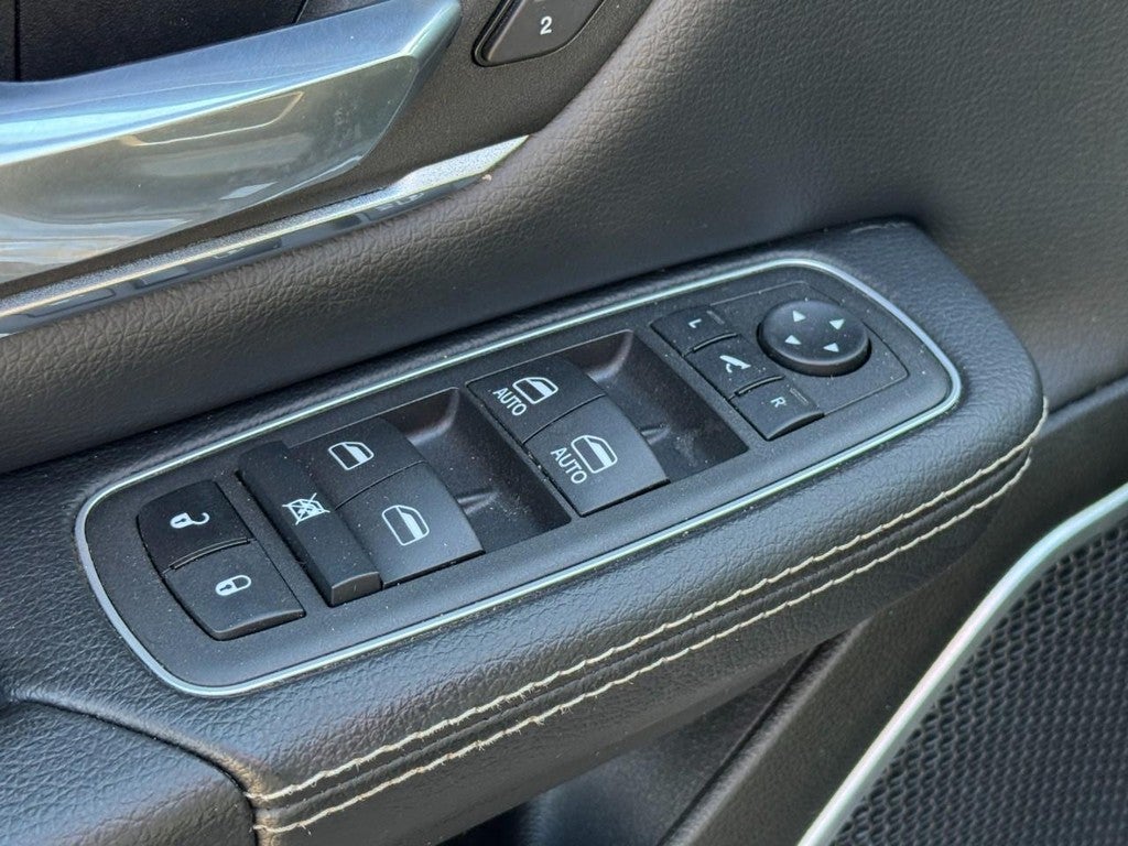 2022 RAM 1500 Laramie 4x4 Crew Cab 5'7" Box