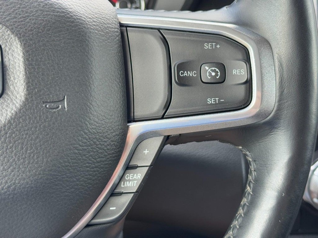 2020 RAM 1500 Laramie 4x4 Crew Cab 5'7" Box