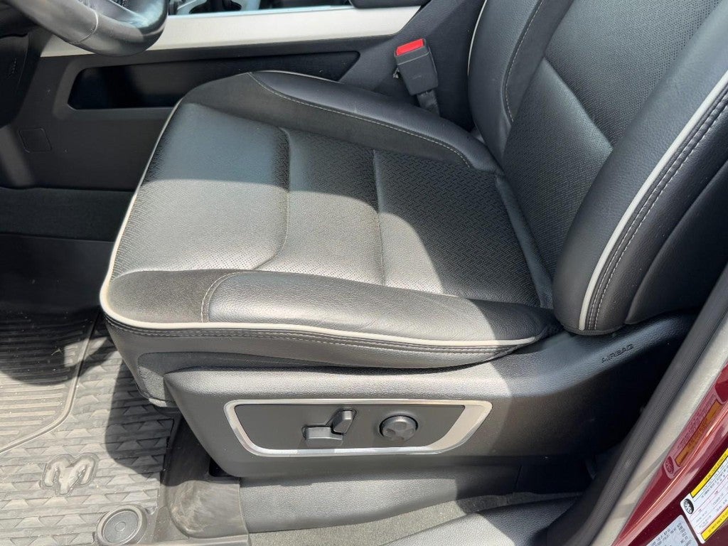 2020 RAM 1500 Laramie 4x4 Crew Cab 5'7" Box