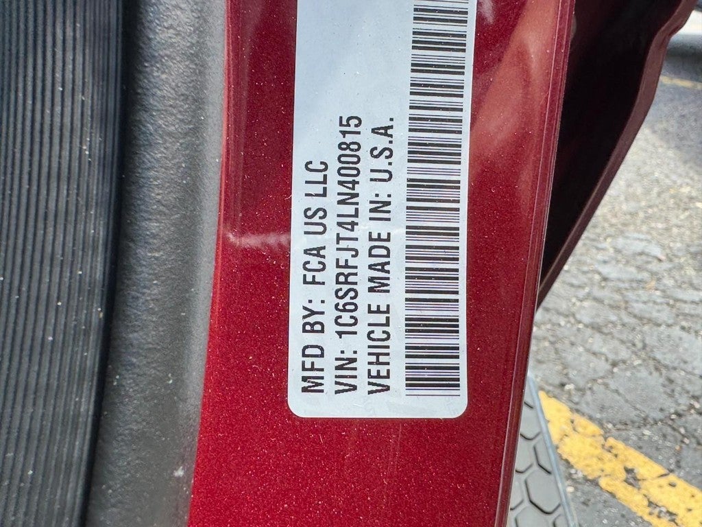 2020 RAM 1500 Laramie 4x4 Crew Cab 5'7" Box