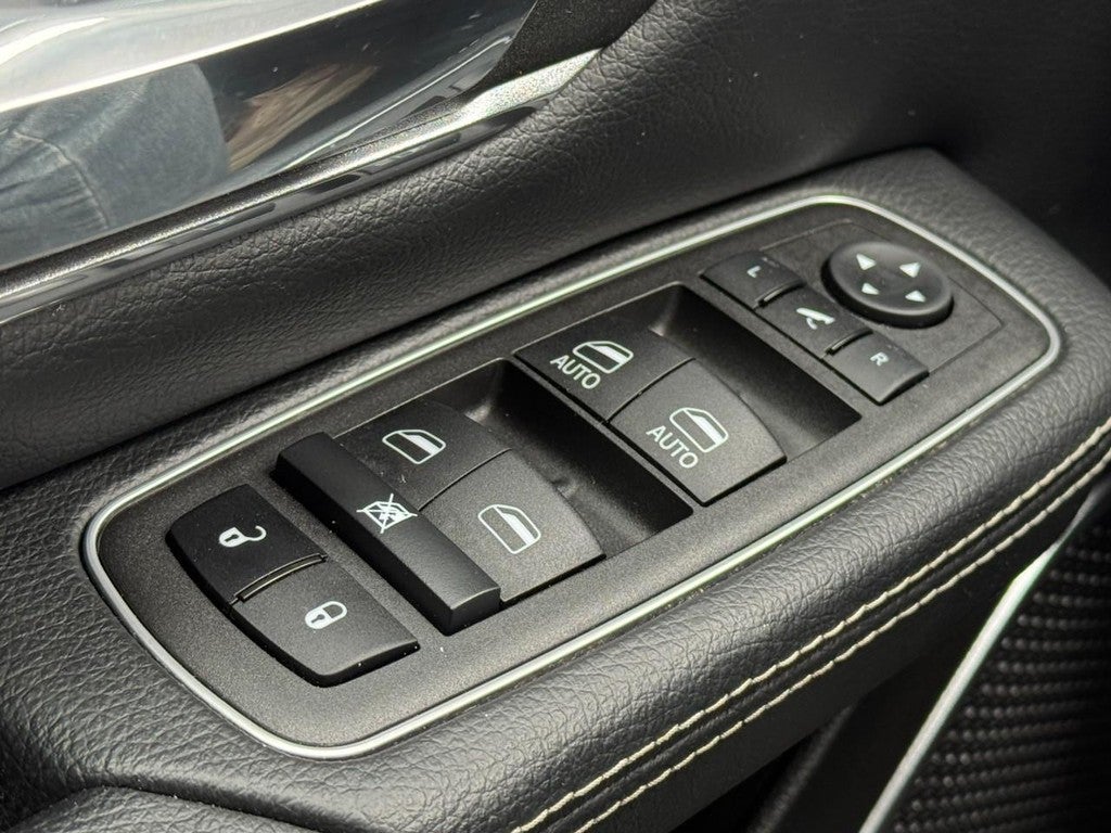 2022 RAM 1500 Laramie 4x4 Crew Cab 6'4" Box